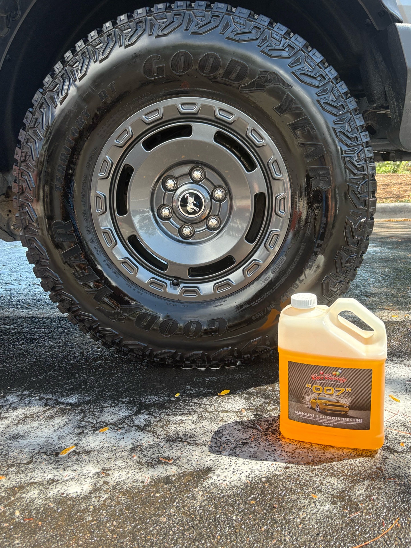 Clean Bronco wheel and dressed tire